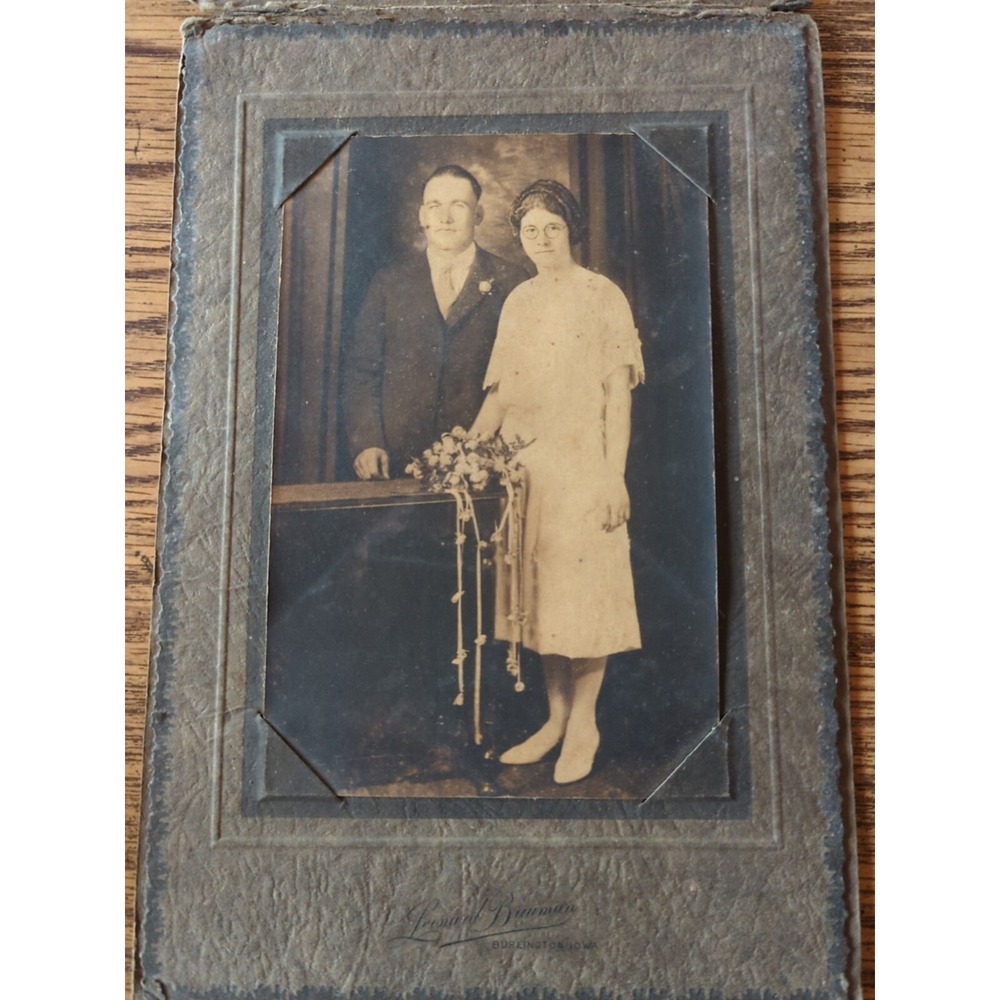 Antique Cabinet Card Married Couple Victorian Portrait 1800s Burlington Iowa
